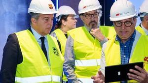 Joan Laporta y Jaume Roures visitan las obras del nuevo museo temporal del Barça.