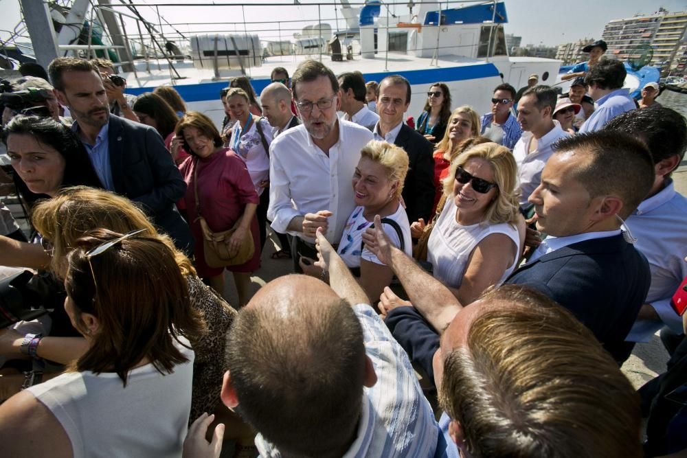 El candidato del PP a la Presidencia del Gobierno visita la Lonja del Pescado