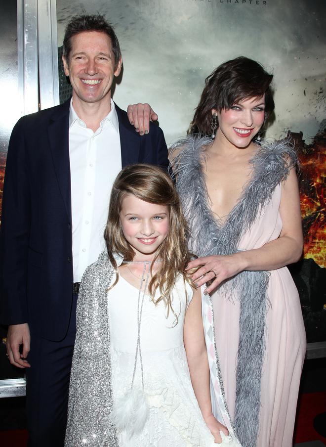 Ever con sus padres: Milla Jovovich y Paul W. S. Anderson