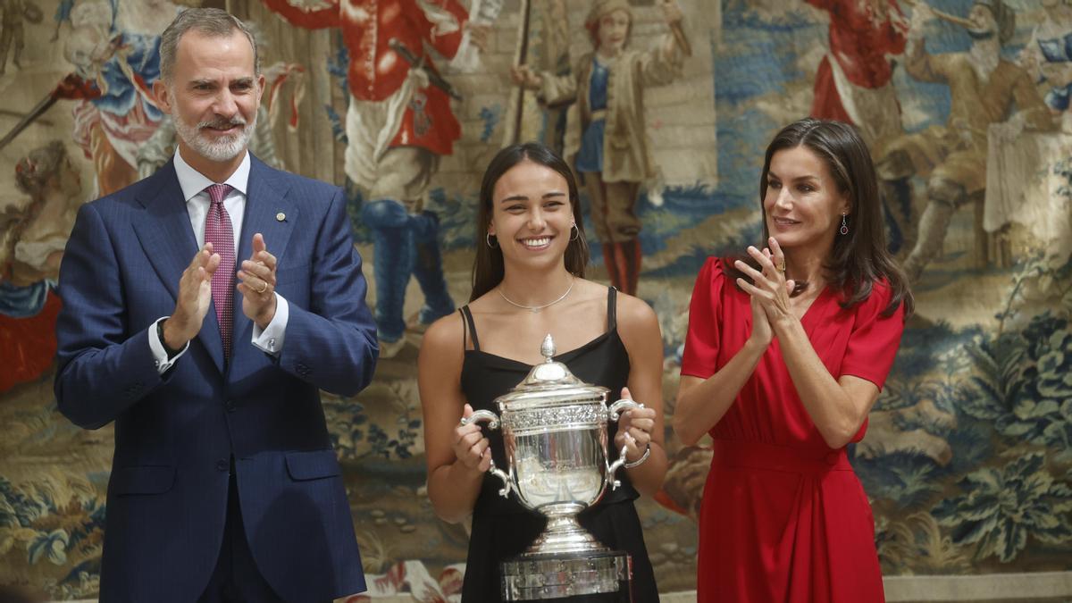 Carmen Ramos, junto a los Reyes.