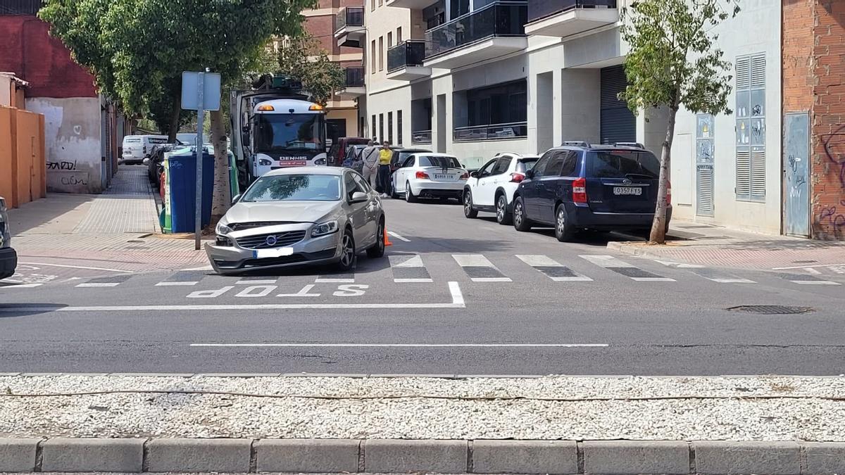 Imagen del vehículo que se ha dado a la fuga y que ha sido localizado en la Avenida Vila-real de Castelló.