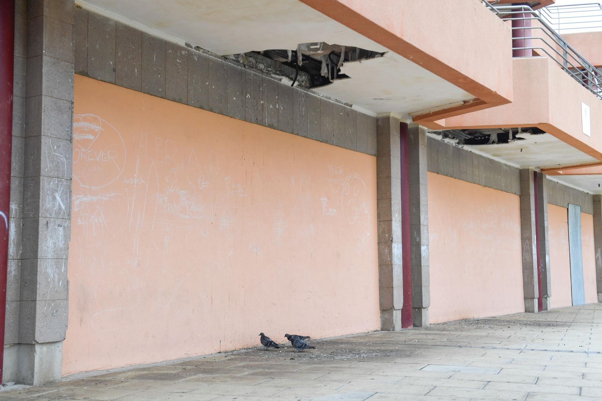 Centro comercial abandonado en La Garita (Telde).