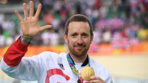 ccarrillo35089951 topshot   gold medallists britain s bradley wiggins poses on160915110039