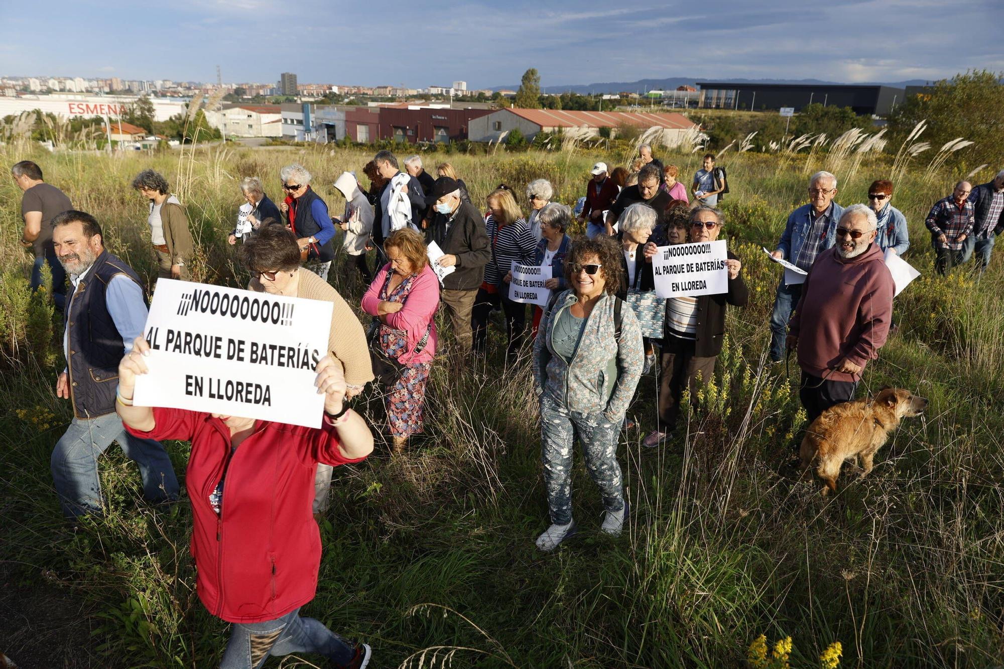 Los vecinos de Tremañes, en pie de guerra contra los parques de baterías (en imágenes)