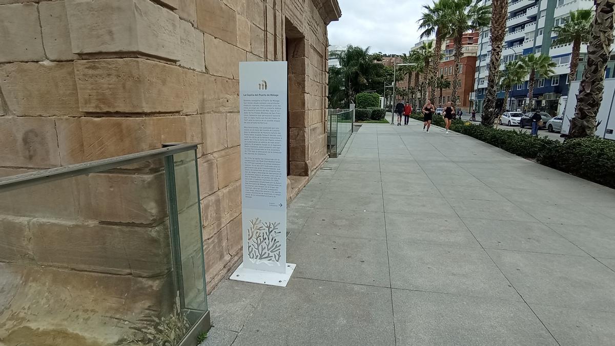 La Capilla del Puerto por fin cuenta con paneles informativos fidedignos.