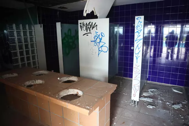Instalaciones deportivas abandonadas de la urbanización Montegolf