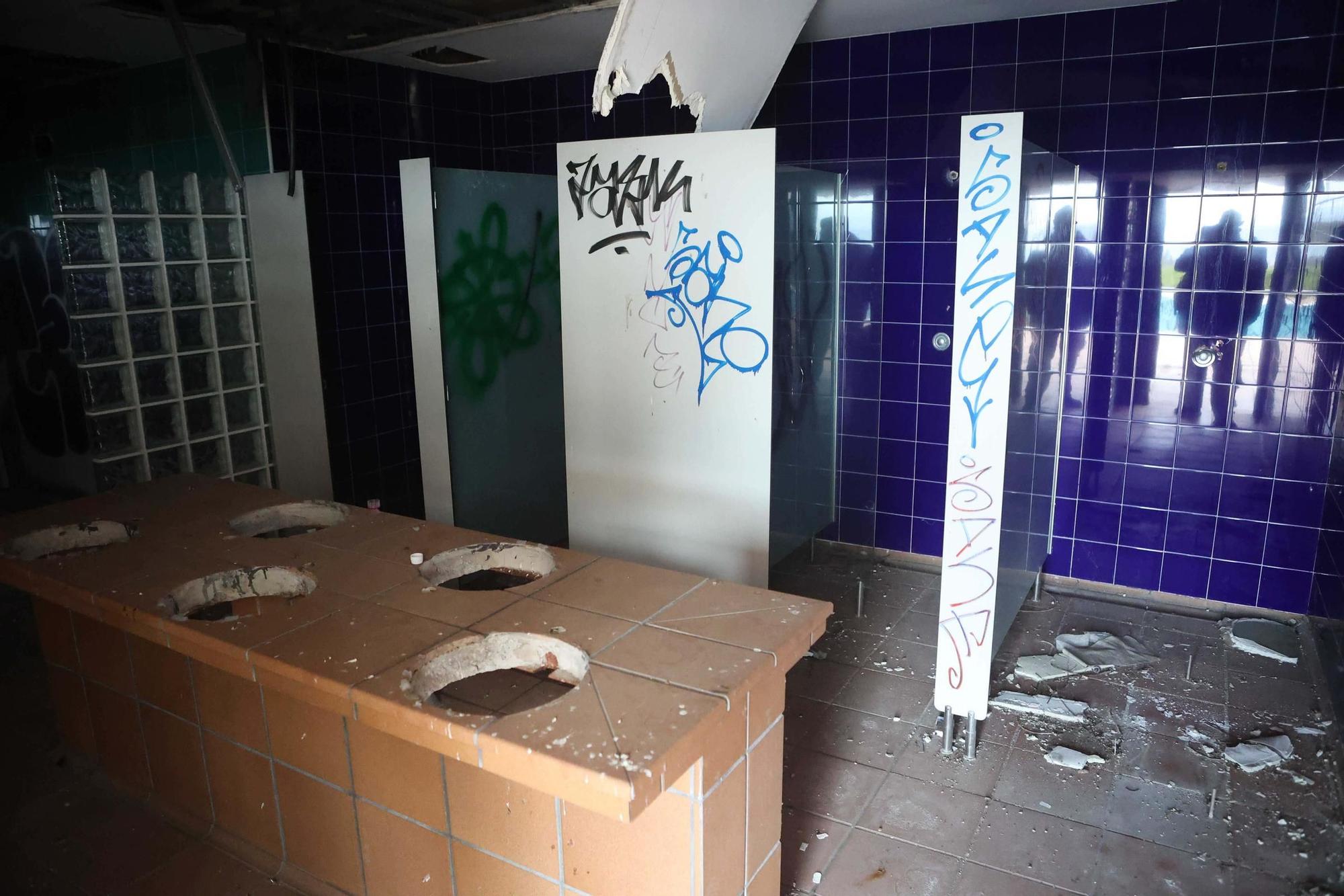 Instalaciones deportivas abandonadas de la urbanización Montegolf
