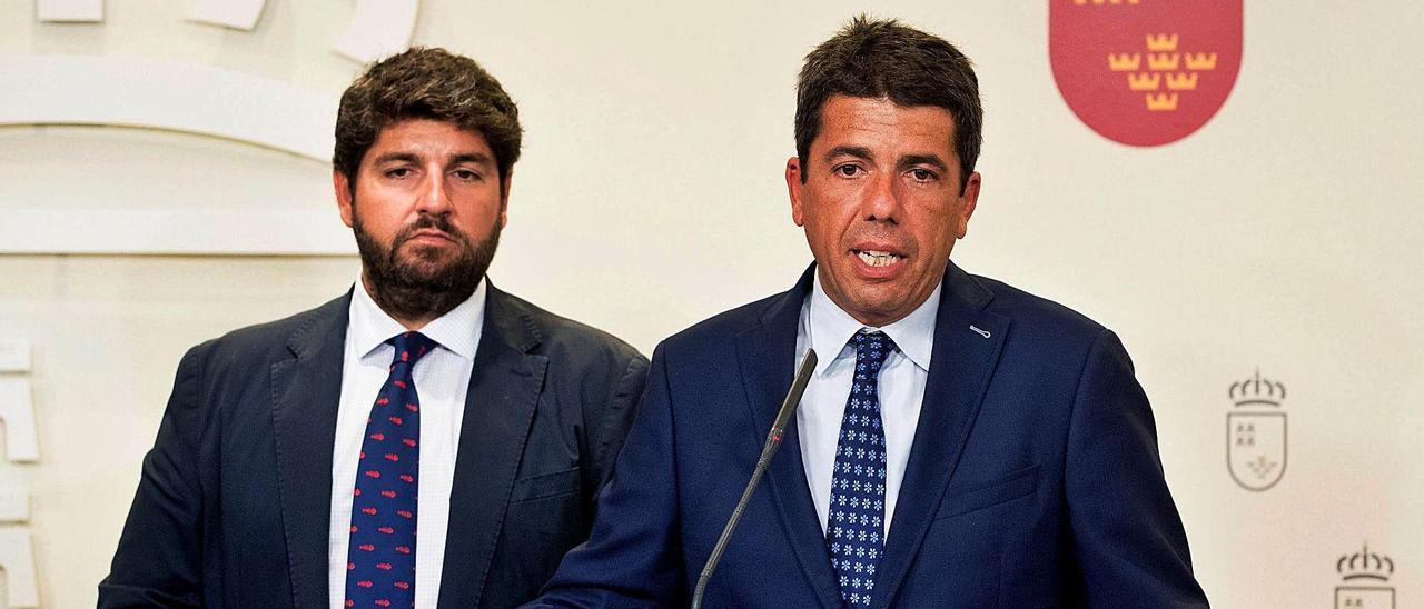 Los presidentes del PP de Murcia y la Comunidad Valenciana, Fernando López Miras y Carlos Mazón, en una imagen de archivo