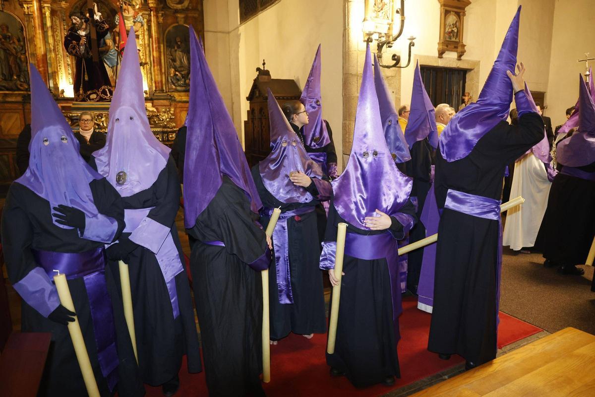 La Dolorosa llena de fervor las rúas de Santiago La Dolorosa llena de fervor las rúas de Santiago
