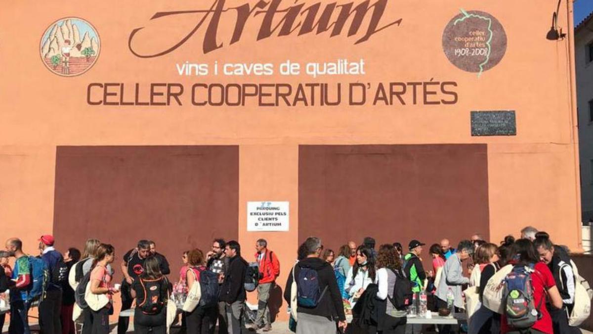 Una cinquantena de persones participen en la Caminada Oliba del Bages entre Sant Benet i Artés | ARXIU PARTICULAR