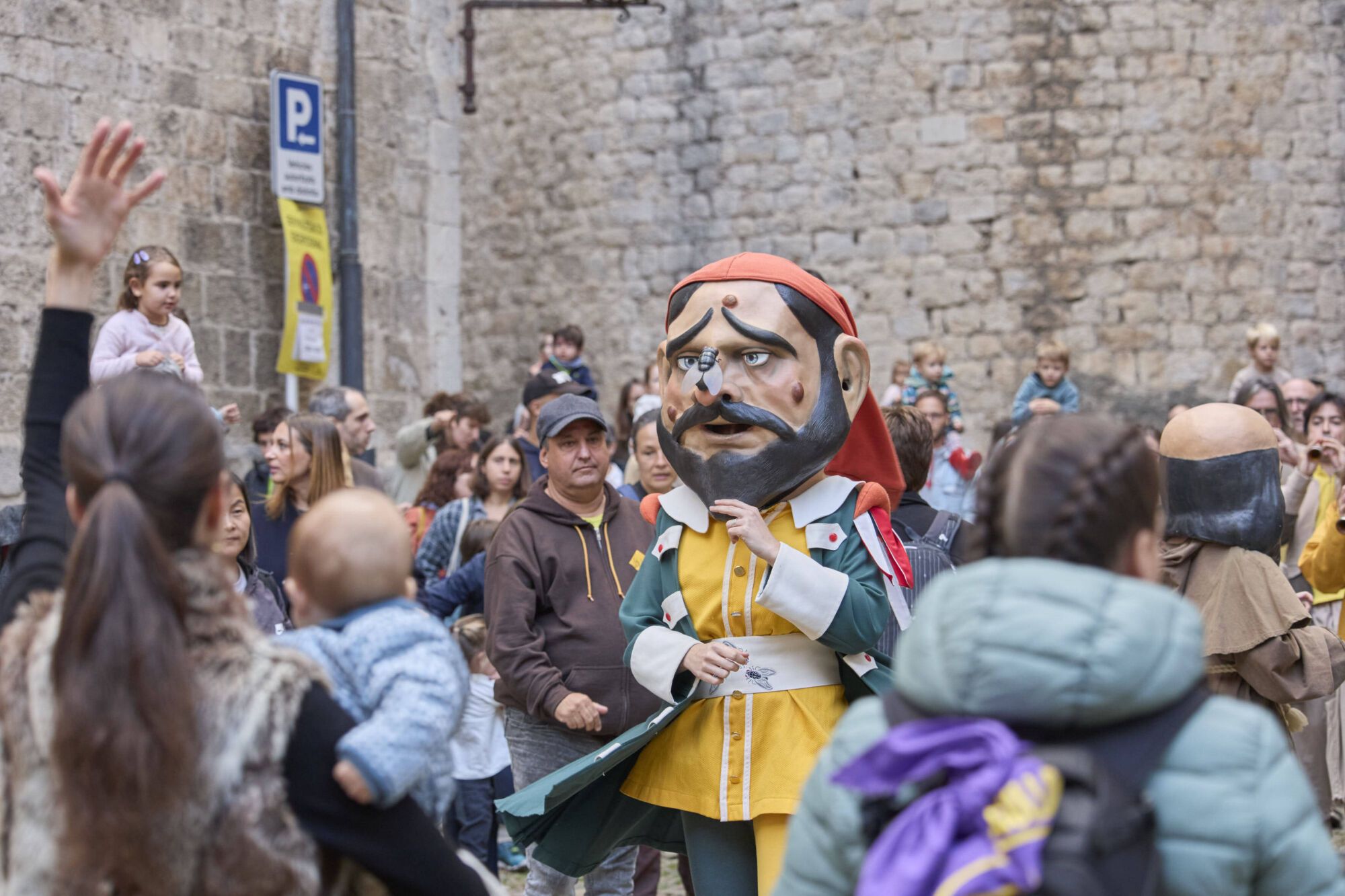 Les fotos de la passejada de capgrossos i gegants a la plaça de la catedral de Girona