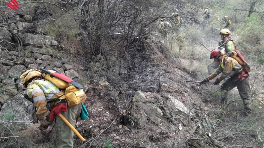 Vídeo de la extinción del incendio forestal de Azuébar.