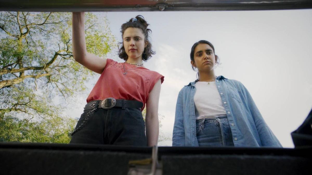 Un fotograma de la película 'Dos chicas a la fuga'