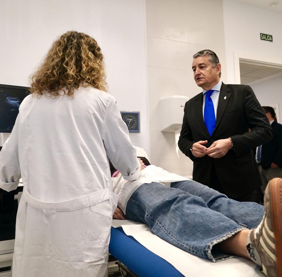 Antonio Sanz en el cCentro de salud La Campana-Nueva Andalucía de Marbella.