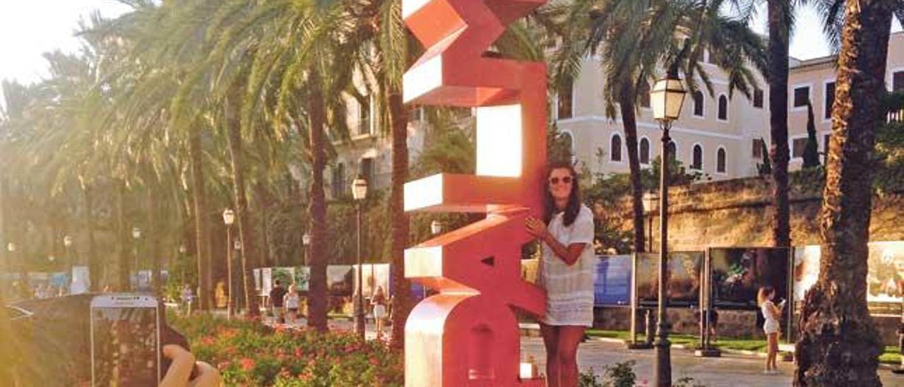 La escultura de Pep Llambías es el decorado perfecto para hacer un clic de Palma.