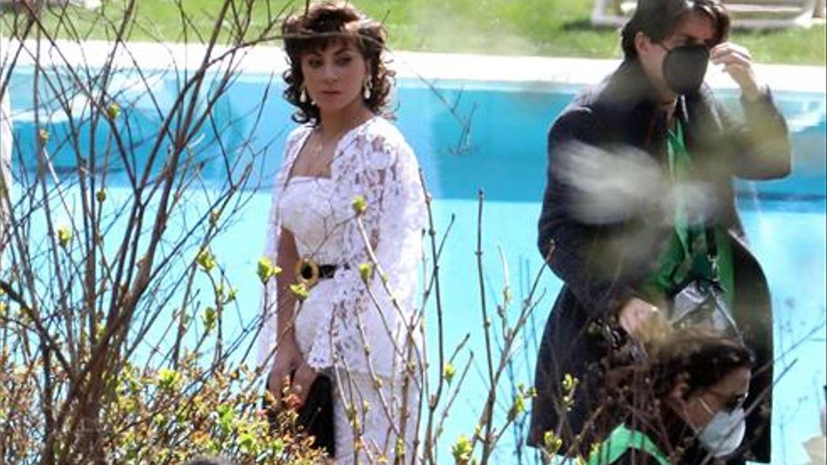 Lady Gaga y Adam Driver rodando la película ’House of Gucci en villa Balbiano en el lago Como, Italia.