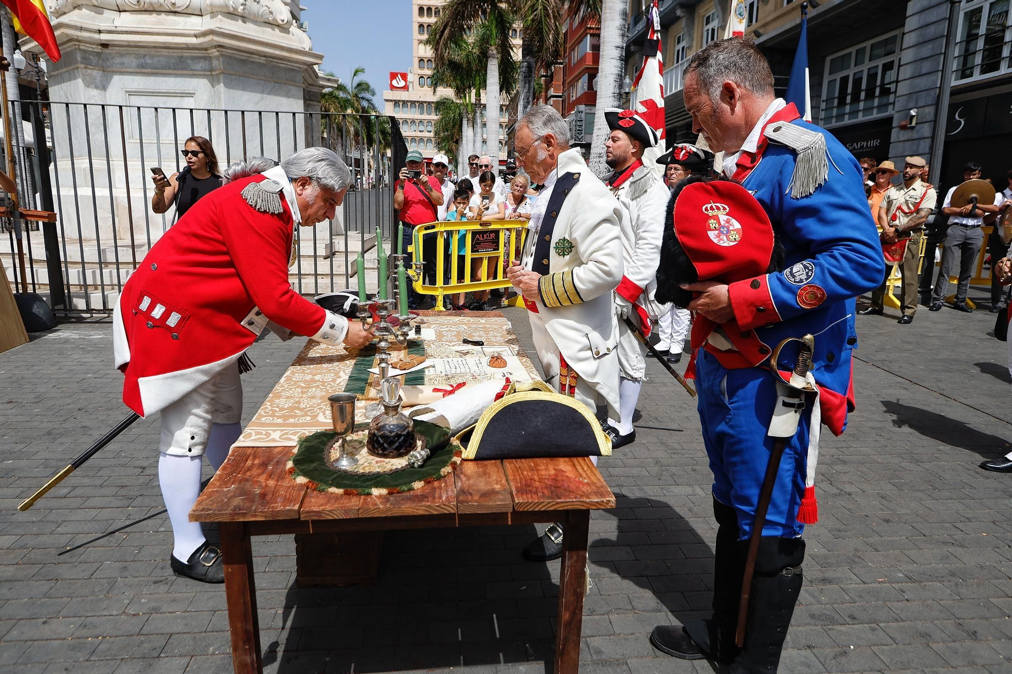 Firma de las Capitulaciones de la Gesta del 25 de julio, con una narración histórica y una representación teatralizada
