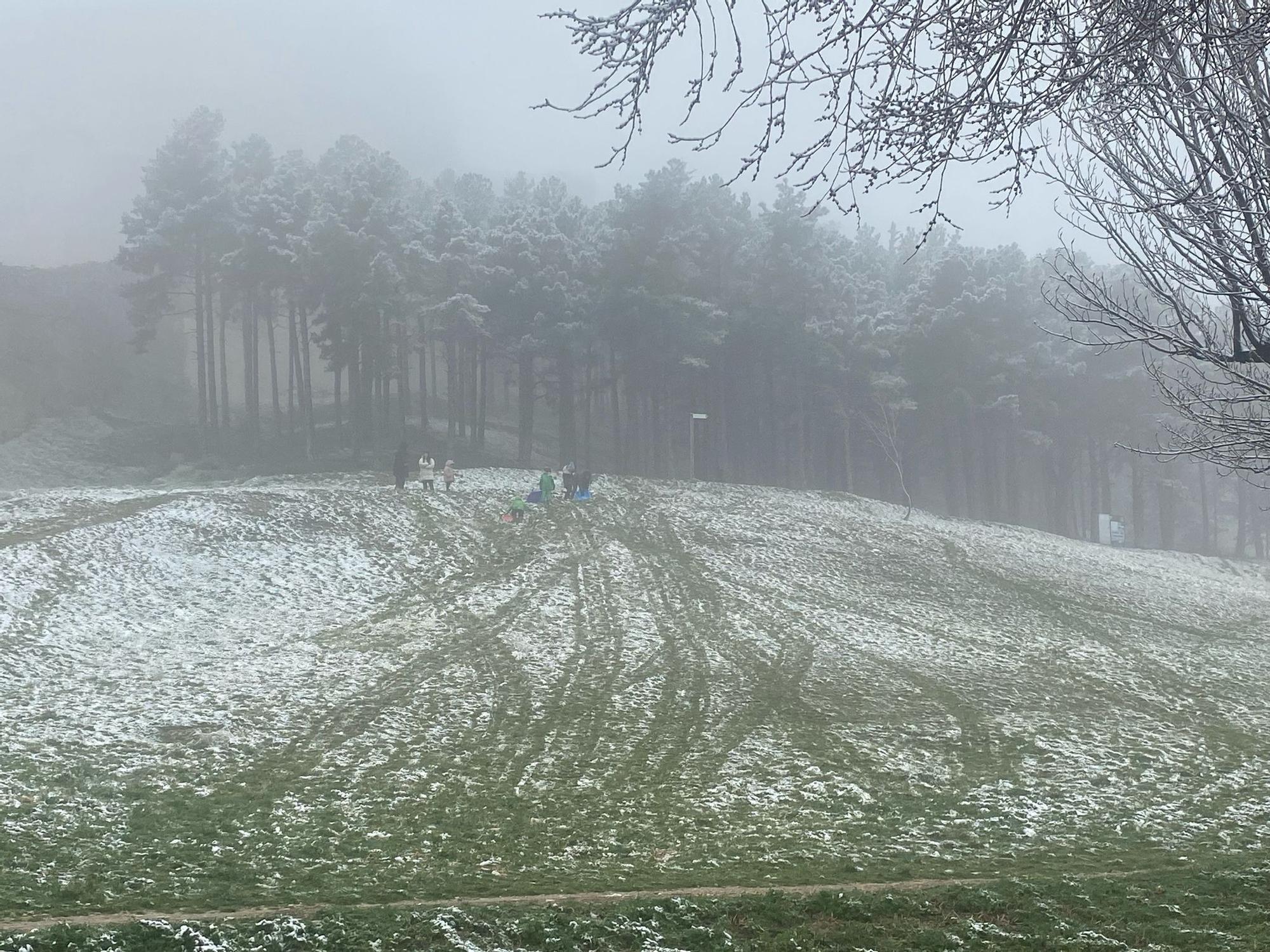 Una provincia teñida de blanco: Las imágenes de la nieve de este domingo en Castellón