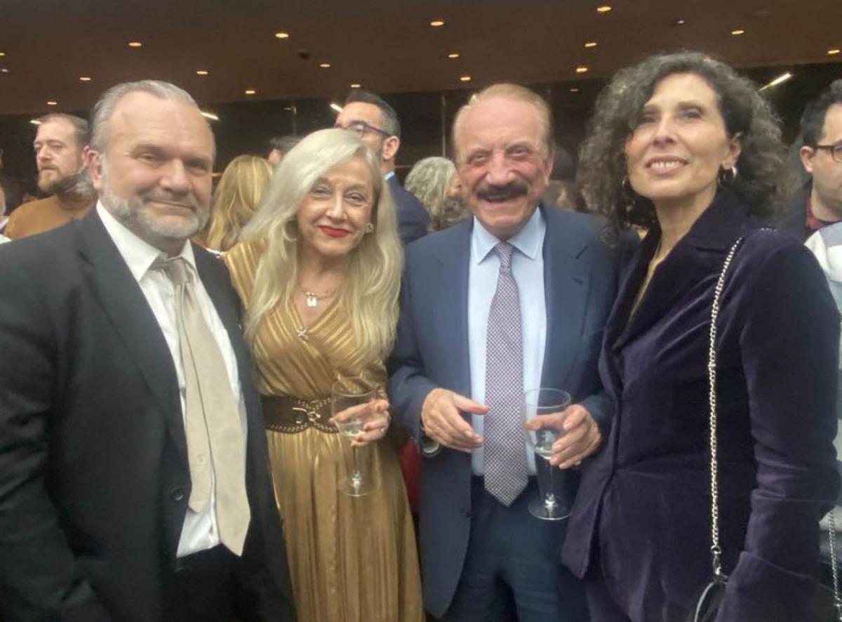 El director de orquesta José de Eusebio, la auxiliar de biblioteca del Instituto Gil-Albert Conchi Hernández, el arquitecto Roberto Pérez Guerras y la directora del Gil-Albert, Cristina Martínez.