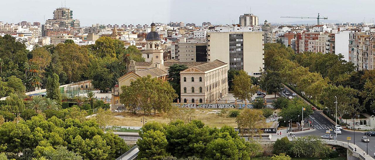 La alameda que daba
 entrada al Colegio de San 
José desde el paseo de la 
Petxina.  archivo josé huguet