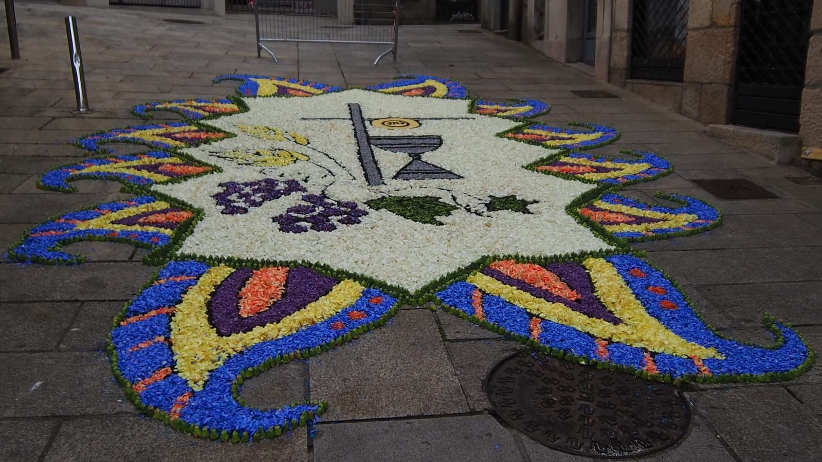 Redondela, cubierta por sus alfombras de flores