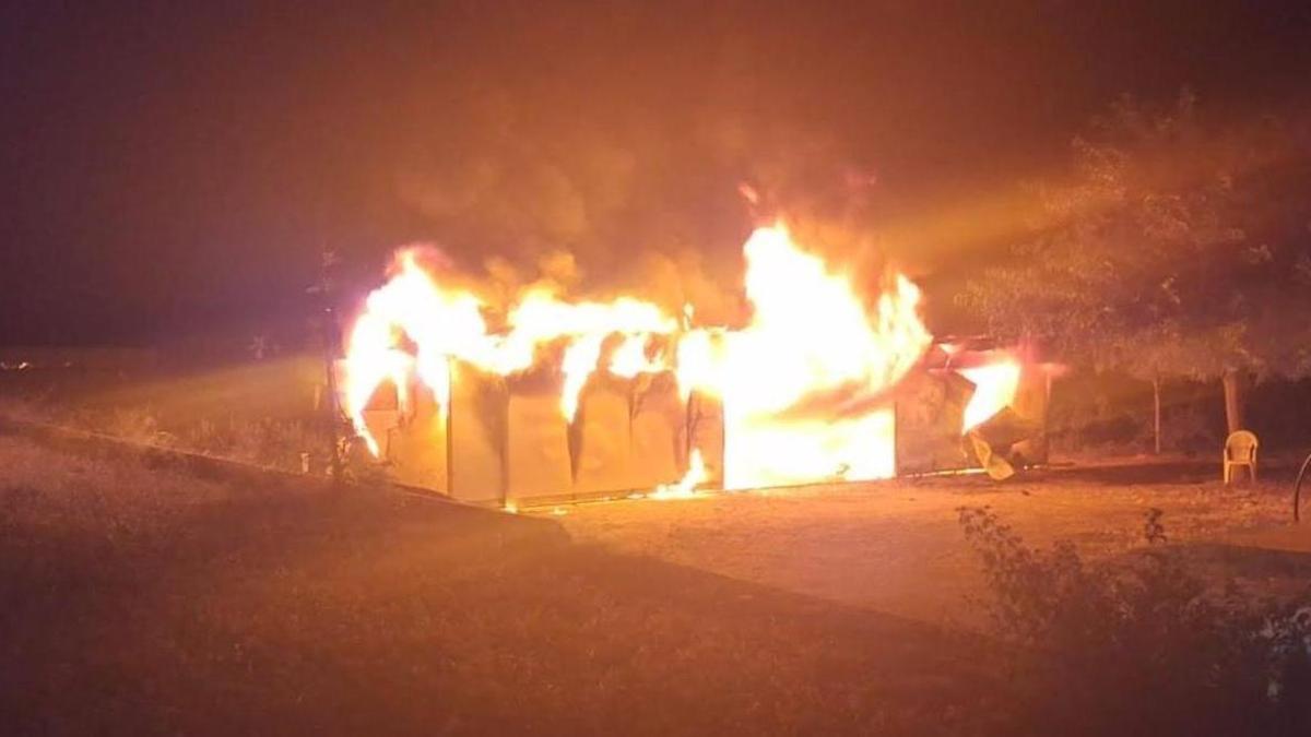 Fuego en un almacén.