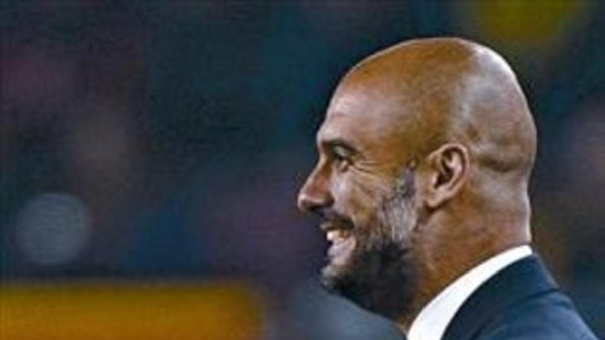 Guardiola celebra con un gesto el triunfo azulgrana.