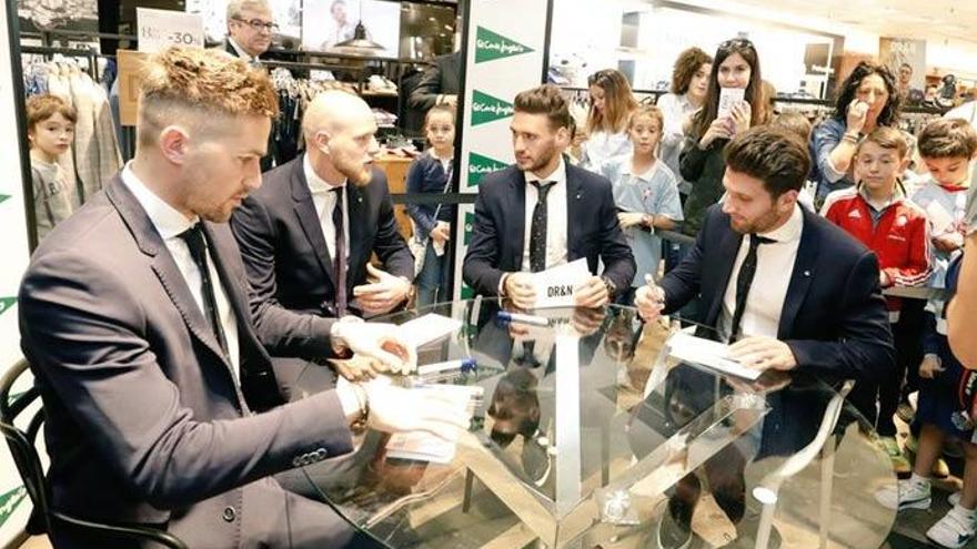 Fontás, Guidetti, Sergi Gómez y Planas, en el Corte Inglés. // @RCCelta