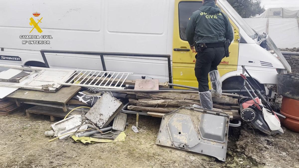 Incautación de artes de caza por parte del Seprona