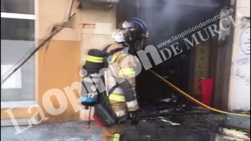 Incendio en una zapatería en la calle Junterones