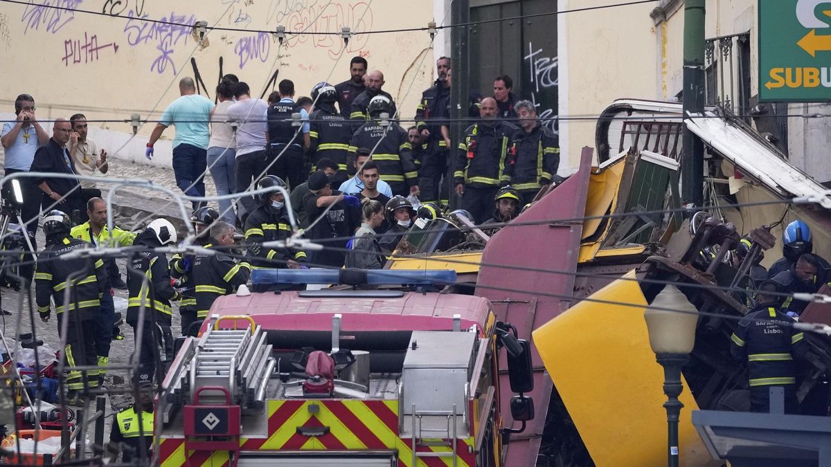 Al menos tres muertos y una veintena de heridos al descarrilar un funicular en Lisboa