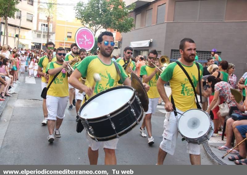 Desfile de peñas y toro