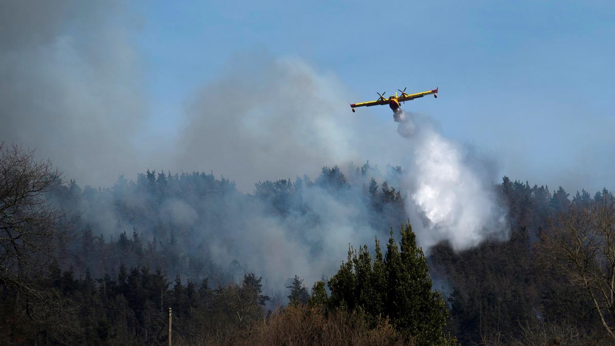 El fuego empieza a destruir el Parque Nacional de Monfragüe