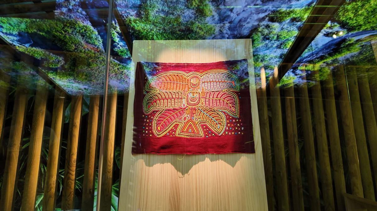Pieza textil incluida en la muestra del MARQ