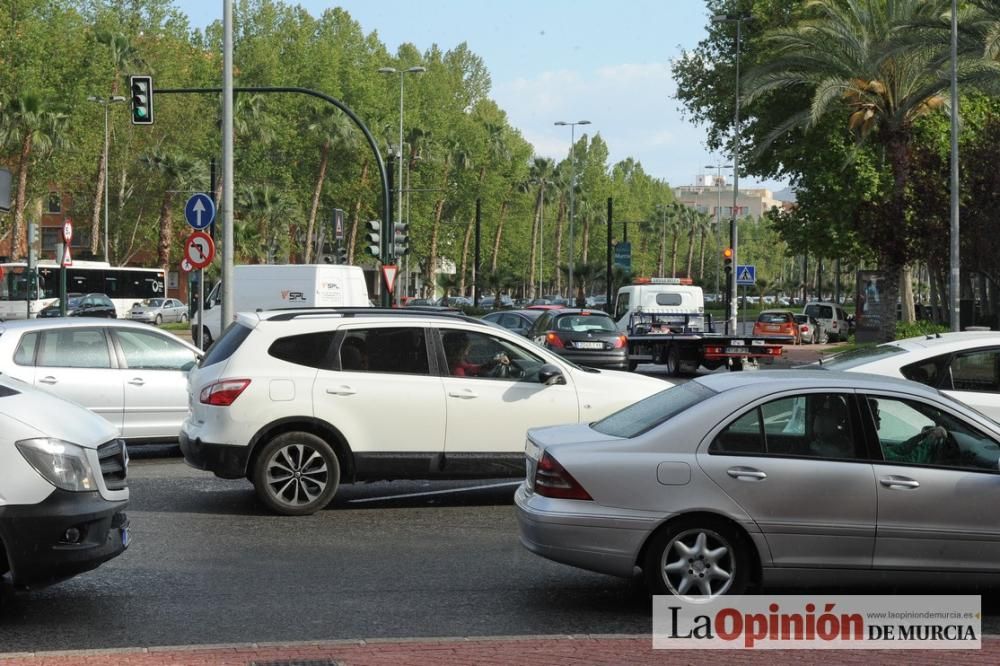 Atascos en Murcia por la protesta de los agricultores en sus tractores