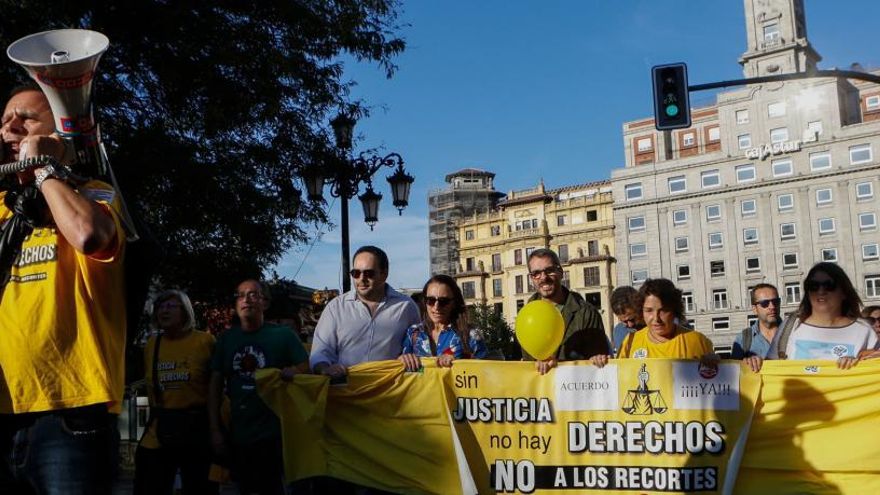 Protesta de los funcionarios de justicia en Oviedo.