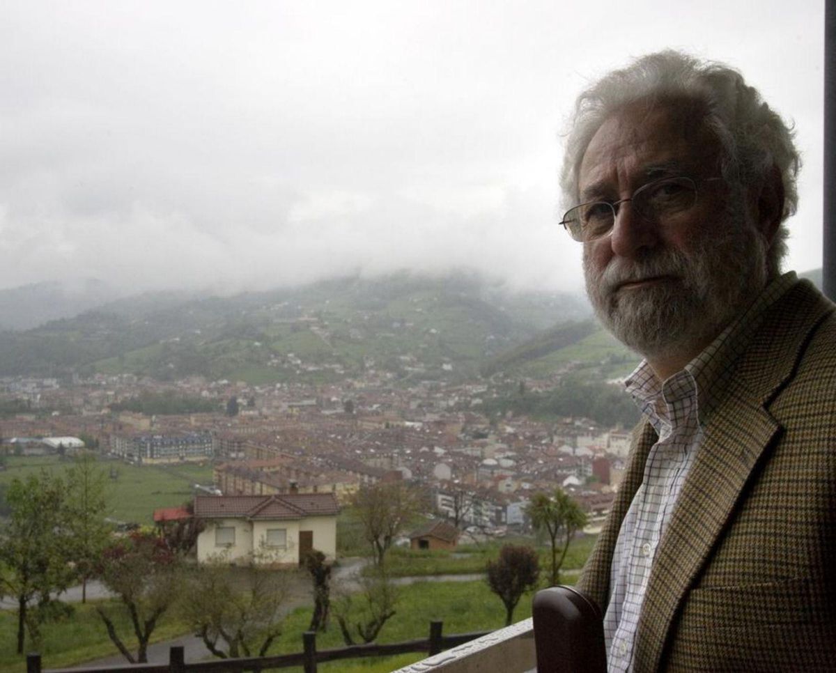 Pepe Noja, el escultor que rompía cadenas y que tenía en Laviana su segunda casa