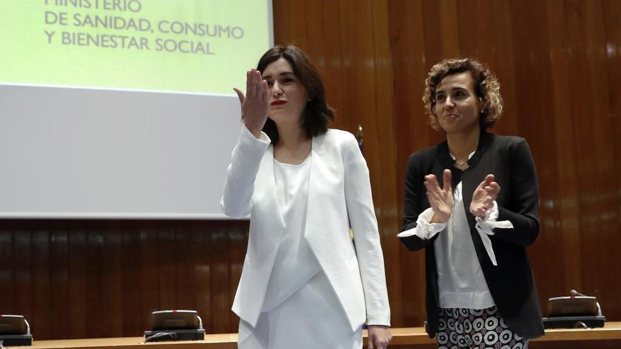 Carmen Montón recibe la cartera de Sanidad de Dolors Montserrat.