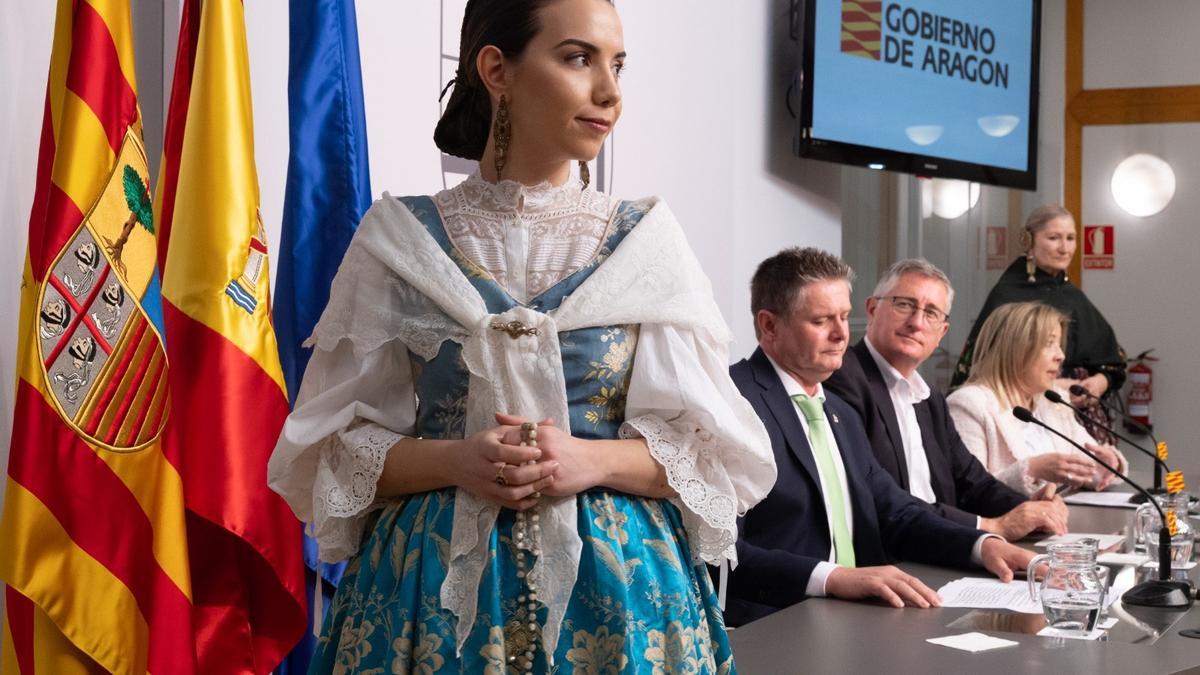 El consejero de Medio Ambiente y Turismo, Manuel Blasco; el alcalde de Fraga, José Ignacio Gramún; y la concejala de Cultura, María José Barrafón, este martes.