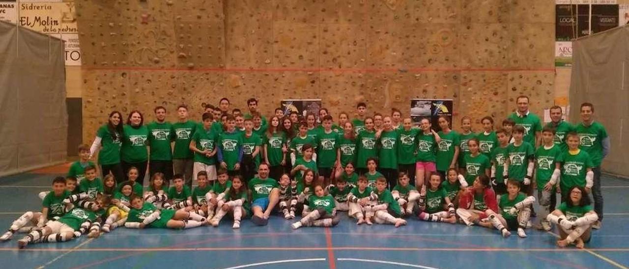 Algunos de los participantes en el campus &quot;Eva Calvo&quot; de taekwondo en Cangas de Onís.