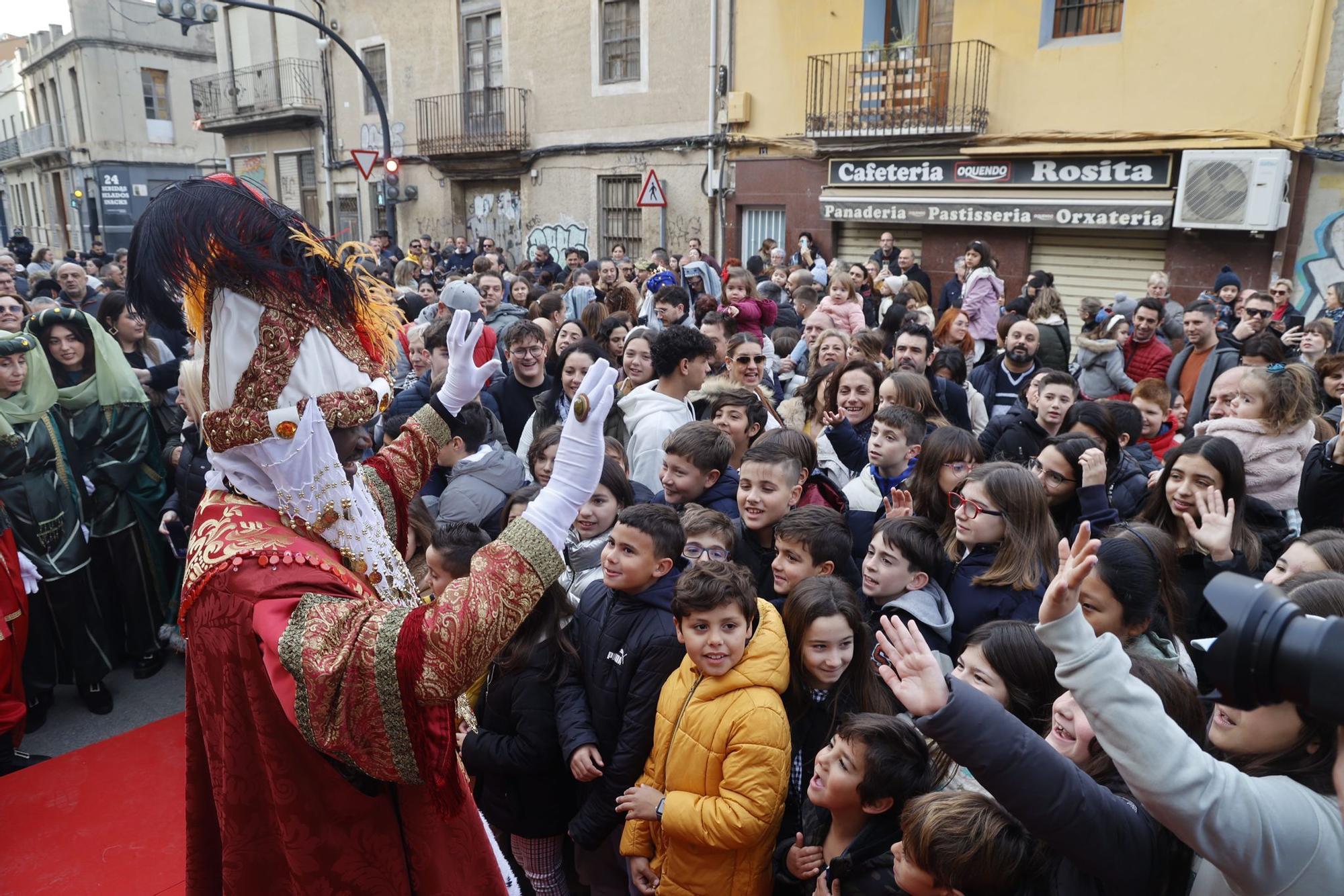 Los Reyes Magos siguen en València y visitan las pedanías afectadas por la dana