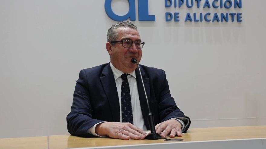 Toni Pérez se pronuncia sobre las acusaciones a Julio Iglesias y el futuro del auditorio de Benidorm