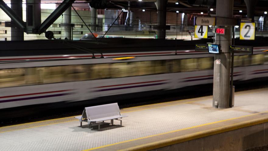 Los trenes de cercanías de Asturias reducirán su frecuencia a partir del día 28