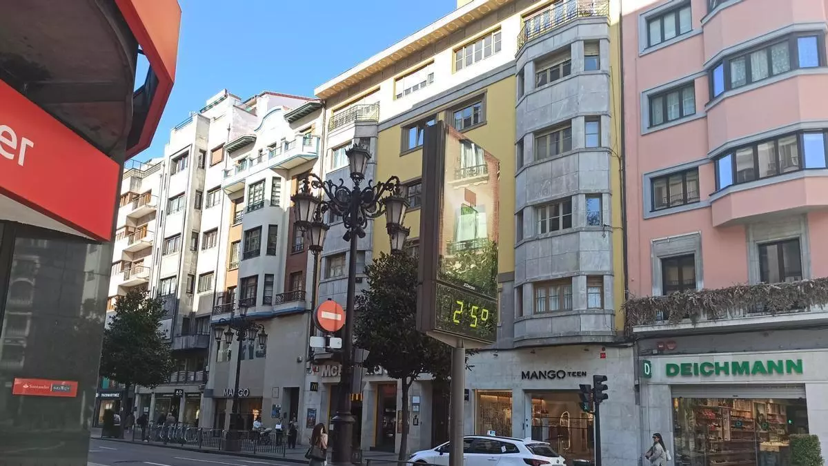 Asturias se achicharra de calor en la recta final del invierno: los termómetros superan los 25 grados y la AEMET prevé calor para toda la semana