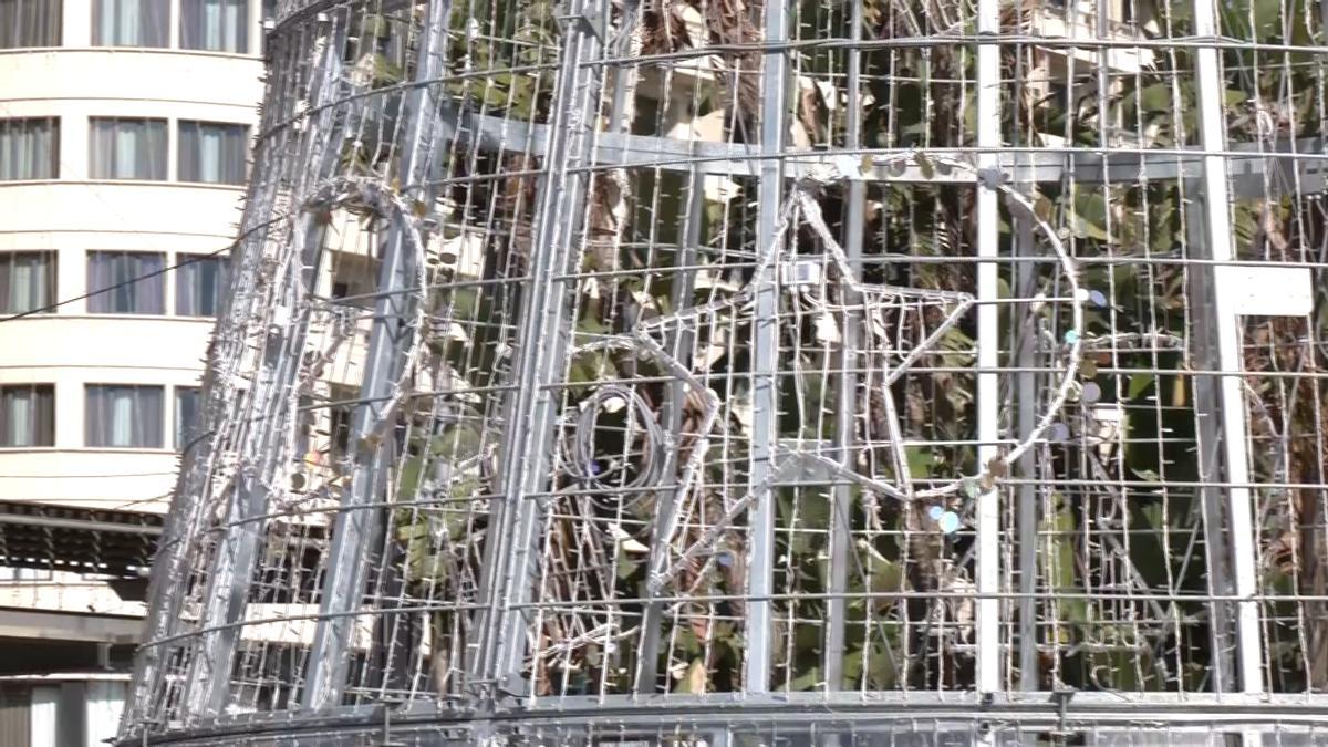 Málaga instala sus luces de Navidad, que se encenderán el 28 de noviembre