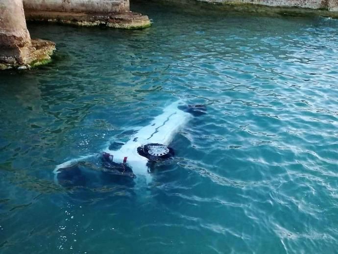 Un coche se precipita al río Gorgos en Xàbia.