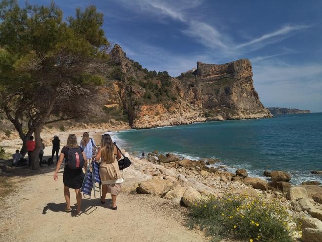 La cala del Moraig recupera la paz