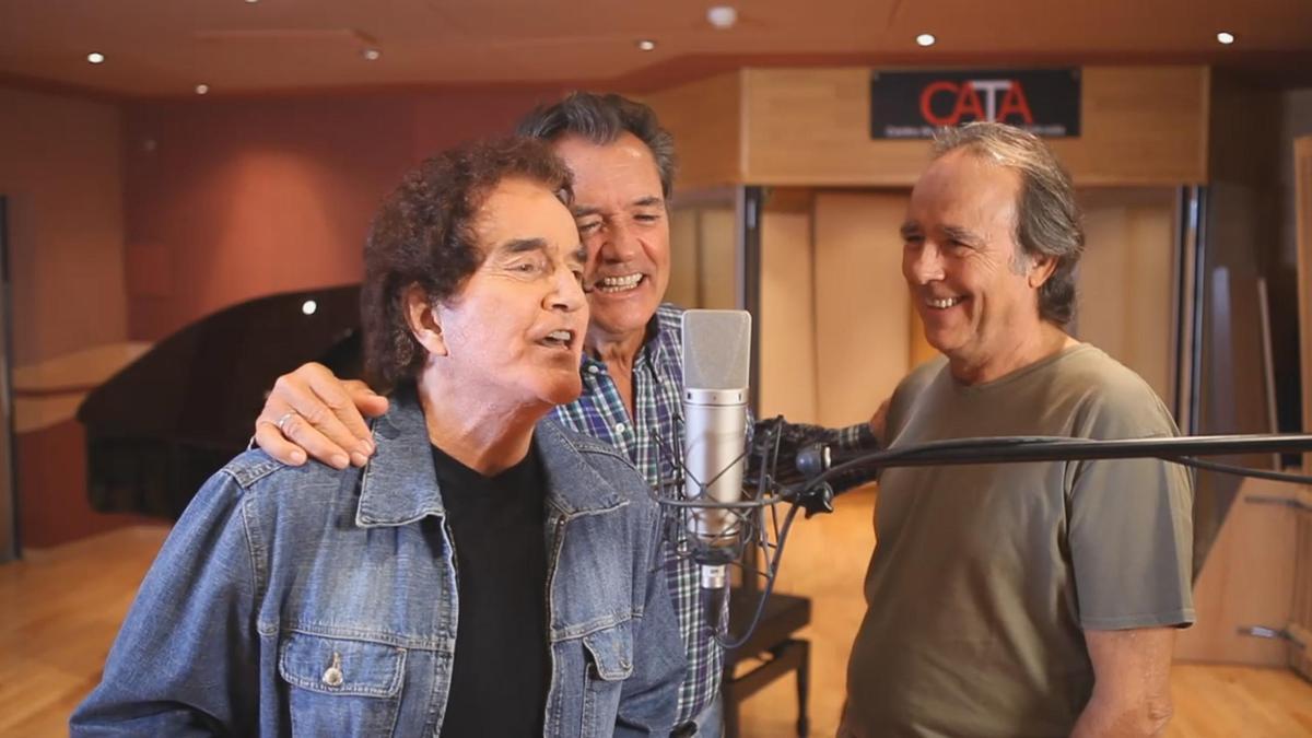 El Dúo Dinámico grabó con Joan Manuel Serrat una versión especial del 'La, la, la' en 2011.