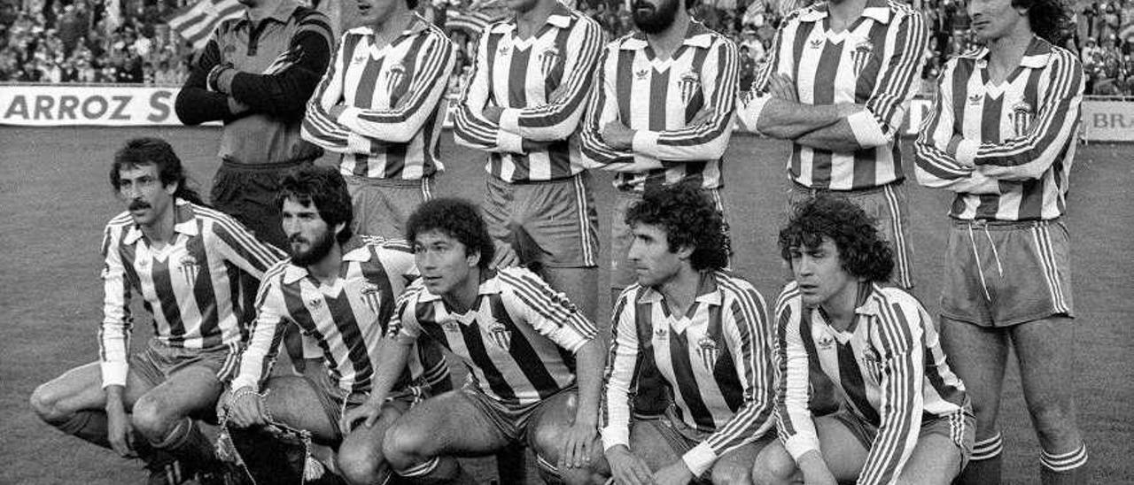 De izquierda a derecha, de pie, Rivero, Abel, Joaquín, Jiménez, Maceda y Pereda, y agachados, Mesa, Redondo, Andrés, Uría y Enzo Ferrero, en la final de Copa de 1982 en Valladolid ante el Madrid.