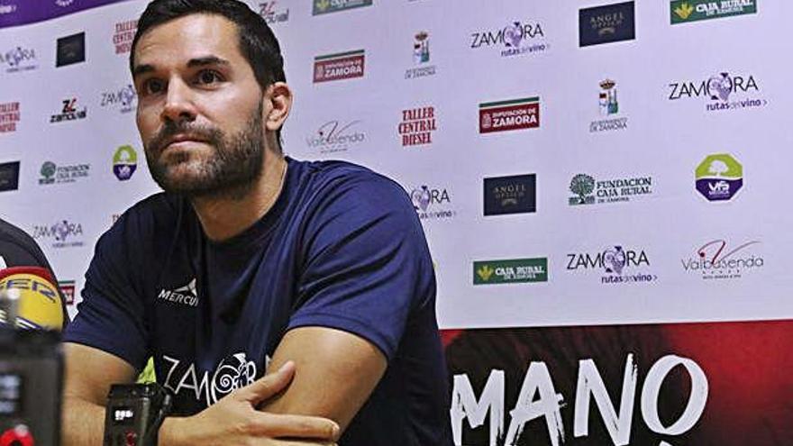 Octavio Magadán, central del Rutas del Vino de balonmano.